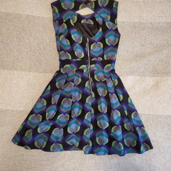 Louche peacock pattern cocktail green dress - Picture 2 of 6